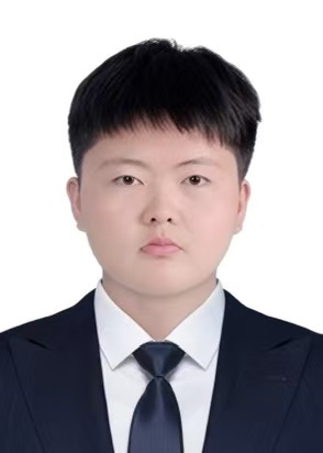 张勋硕照片